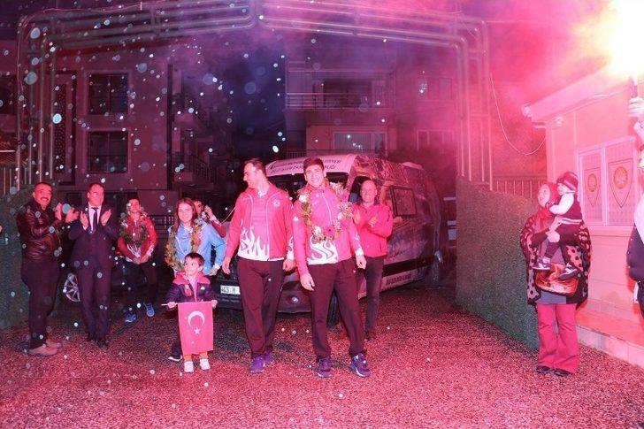 Avrupa Şampiyonuna Coşkulu Karşılama G4