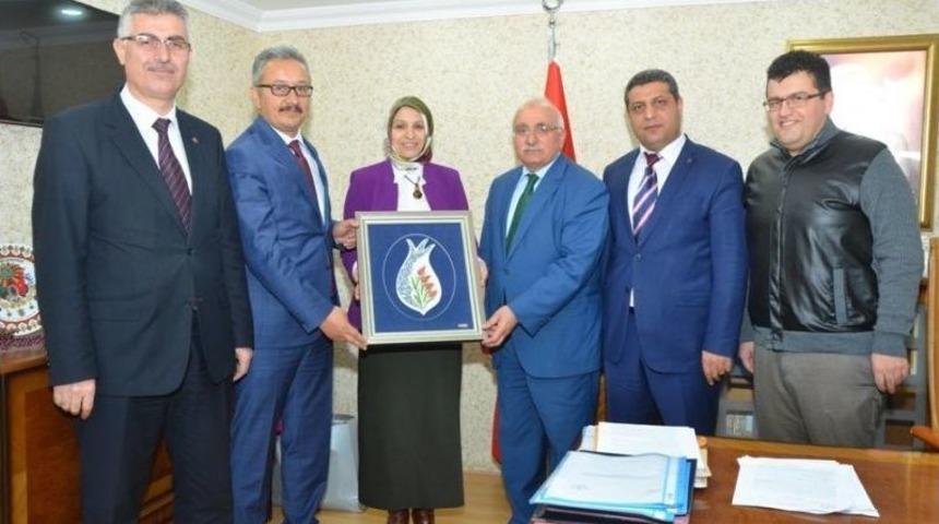 T&uuml;rkiye&rsquo;nin İlk Baş&ouml;rt&uuml;l&uuml; İl M&uuml;d&uuml;r&uuml;ne Eski Mesai Arkadaşlarından Ziyaret