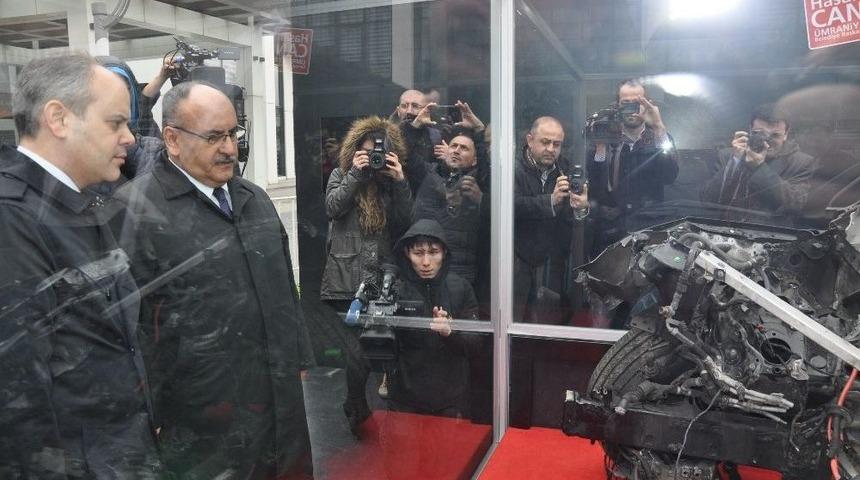 Darbecilerin Tankla Ezdiği Ara&ccedil; &Uuml;mraniye&rsquo;de Sergileniyor