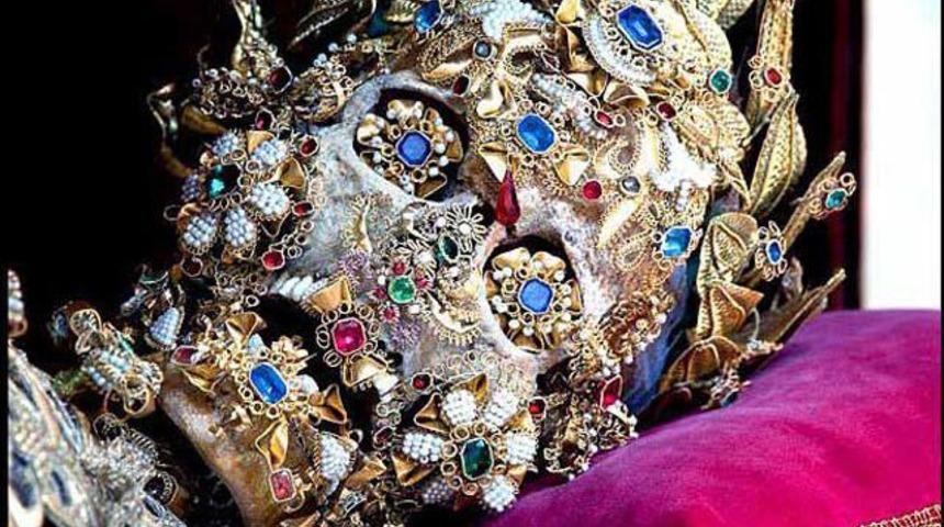 Mezarda bile zenginler