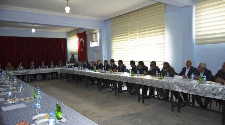 Vali Toprak, Kuluncak&rsquo;ı Ziyaret Ederek İl&ccedil;enin Sorunlarını Dinledi