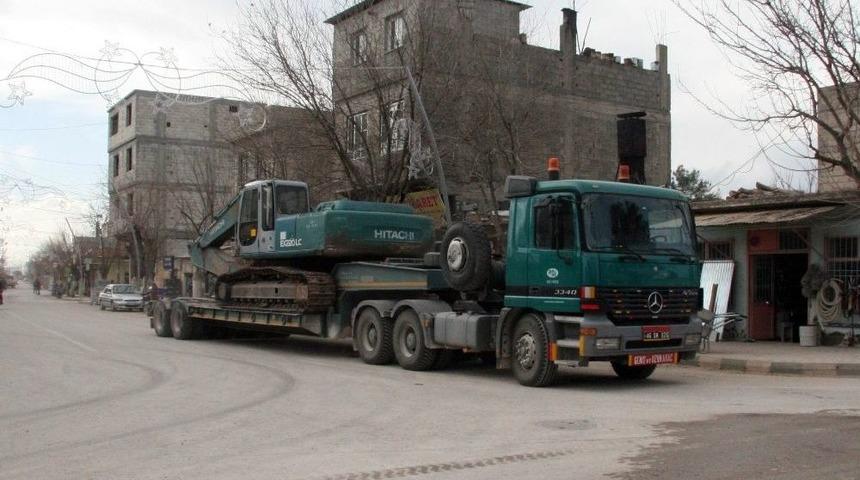 Fırat Kalkanı Harekatı Nedeniyle Sınır Hattında Askeri Hareketlilik S&uuml;r&uuml;yor