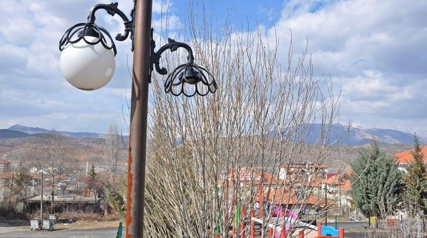 G&ouml;lpark&rsquo;ın Lambalarına Zarar Verildi