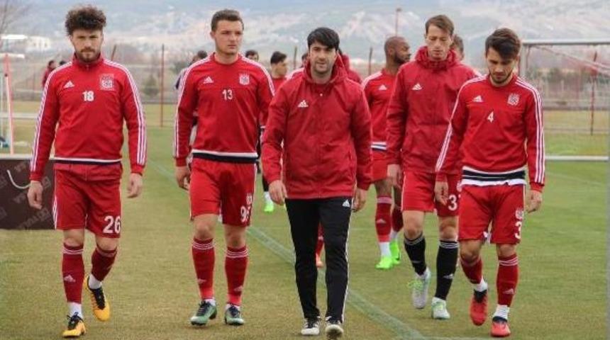 Sivasspor, Balıkesirspor Ma&ccedil;ının Hazırlıklarını S&uuml;rd&uuml;r&uuml;yor