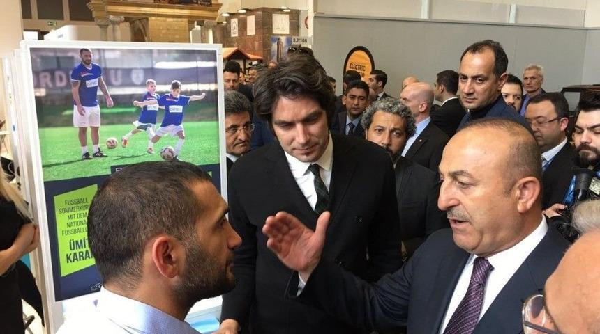 Bakan &Ccedil;avuşoğlu, Kuşadası Standını Ziyaret Etti