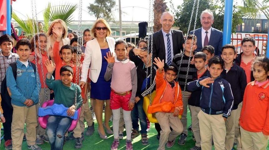 Akdeniz&rsquo;de Kadınlar İ&ccedil;in Yaptırılan Spor Aletleri Grubunun A&ccedil;ılışı Yapıldı