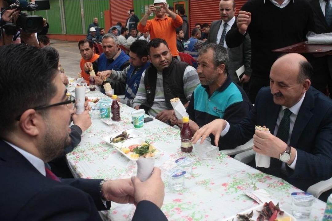 Bakan M&uuml;ezzinoğlu, 300 İş&ccedil;iyle D&uuml;r&uuml;m Yedi