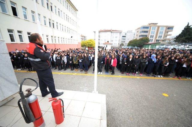 İtfaiyeden 17 Bin Kişiye Yangın Eğitimi