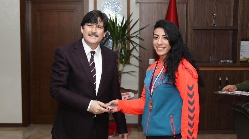 Be&uuml;&rsquo;den Kick Boks Başarısı