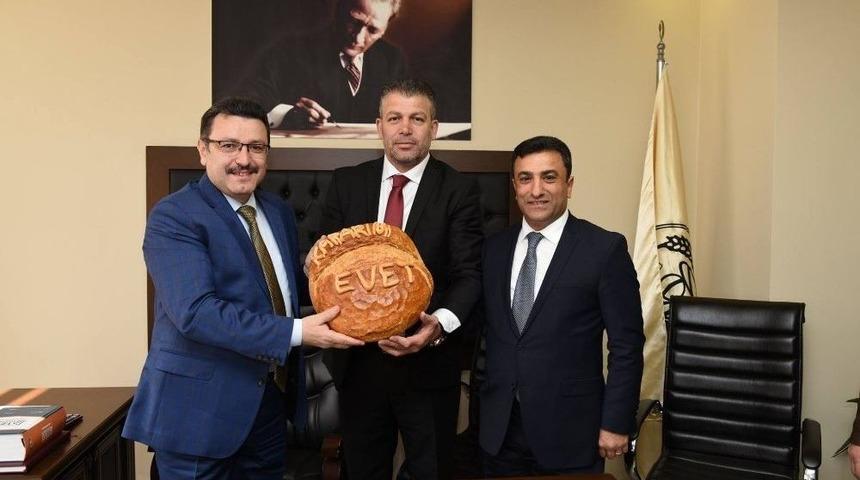 Gen&ccedil;, Dur Durak Bilmeden Başkanlık Sistemini Anlatıyor