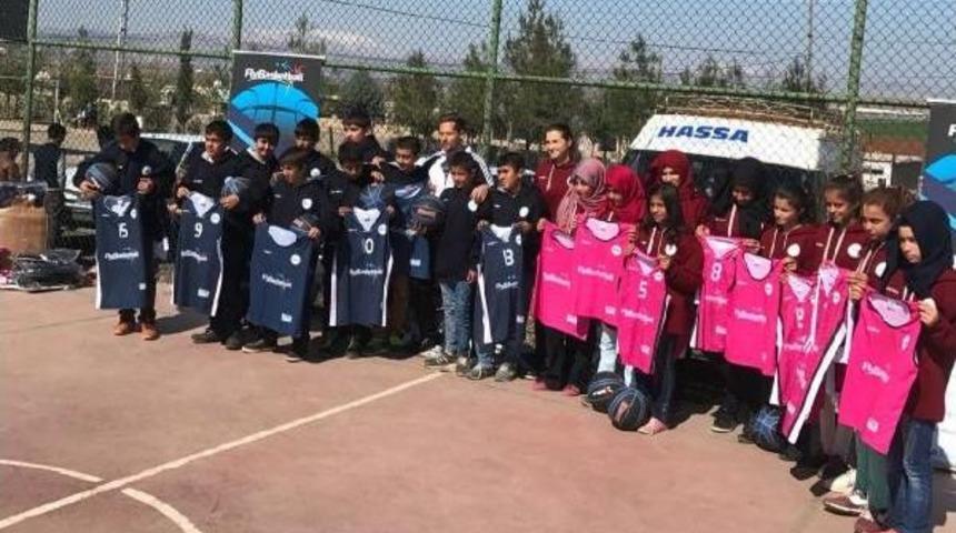 Gen&ccedil; Basketbolculara Anlamlı Destek