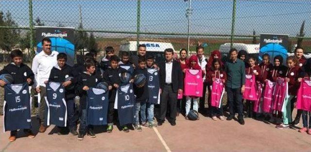 Genç Basketbolculara Anlamlı Destek