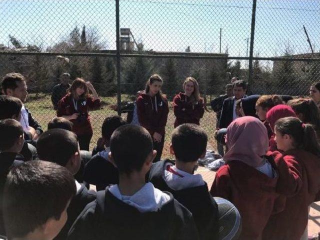 Genç Basketbolculara Anlamlı Destek