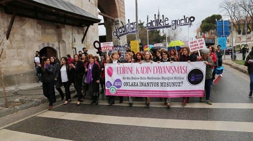 Kadınlar G&uuml;n&uuml;&rsquo;nde Seslerini Duyurdu