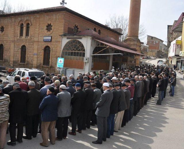 Antalya’da Eski Eşi Tarafından Öldürülen Kadın Toprağa Verildi