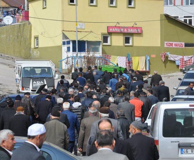 Antalya’da Eski Eşi Tarafından Öldürülen Kadın Toprağa Verildi