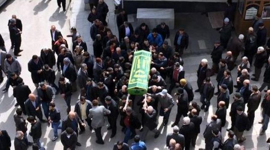 Boşandığı Eşinin Kadınlar G&uuml;n&uuml;'nde &Ouml;ld&uuml;d&uuml;ğ&uuml; Aynur &Ouml;zallı Toprağa Verildi