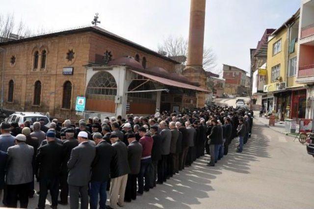 Boşandığı Eşinin Kadınlar Günü'nde Öldüdüğü Aynur Özallı Toprağa Verildi