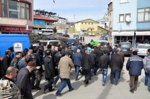 Boşandığı Eşinin Kadınlar Günü'nde Öldüdüğü Aynur Özallı Toprağa Verildi