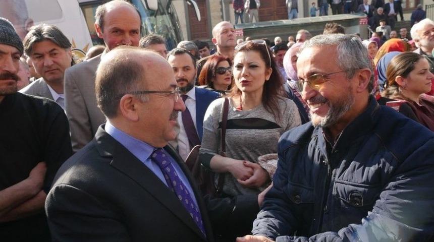 G&uuml;mr&uuml;k&ccedil;&uuml;oğlu, Referandumda Oy Kullanacak Kararsızlara İpucu Verdi