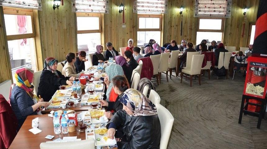 Başkan Yardımcısı Avcıoğlu Tekke Mahallelilerin Taleplerini Dinledi