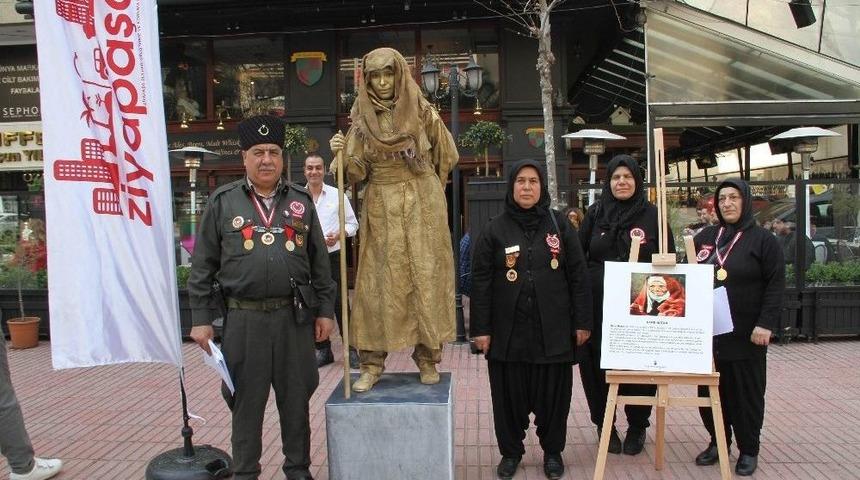 Kadın Kahramanlar Canlı Heykellerle Anıldı
