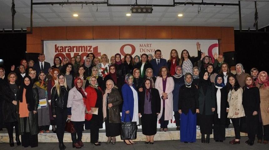 Trabzon’da Ak Partili Ve Mhp’li Bin Kadın “evet” İçin Bir Araya Geldi