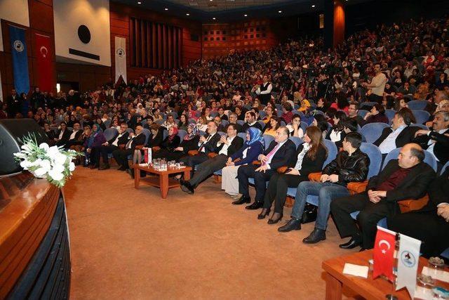 Pamukkale Belediyesi Kadınlar Gününde Şehit Annelerini Unutmadı