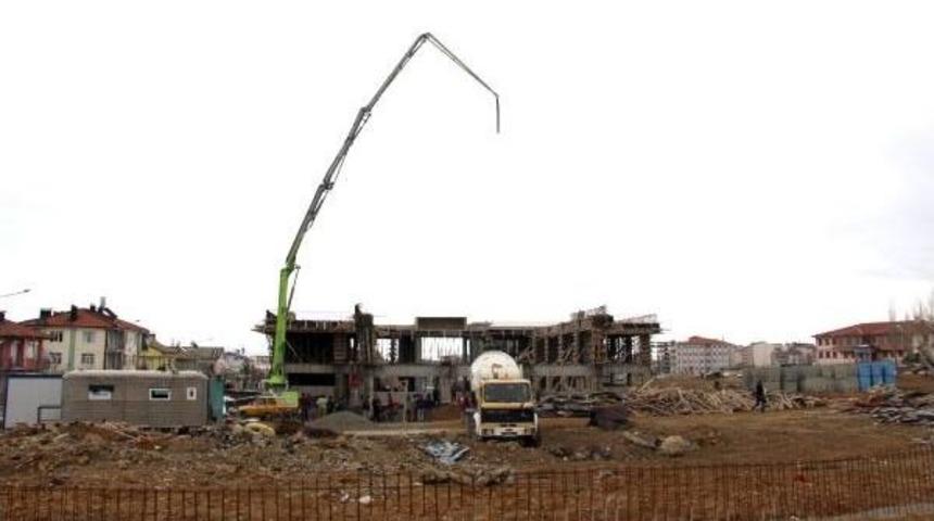 Beton D&ouml;k&uuml;l&uuml;rken Inşaat &Ccedil;&ouml;kt&uuml;; 3 Iş&ccedil;i Yaralandı