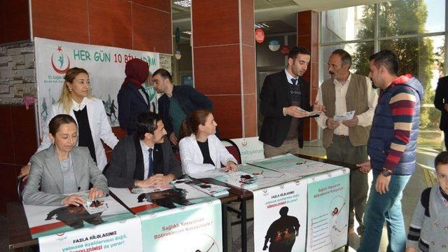 Dünya Böbrek Gününde Diyaliz Hastaları Ziyaret Edildi