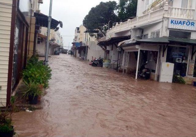 Bodrum'da Şiddetli Yağış Su Baskınlarına Neden Oldu