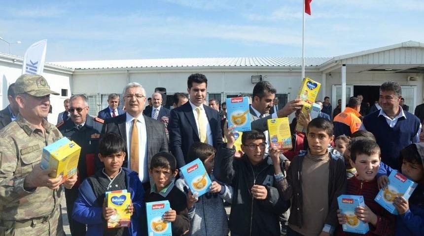 Esenlik Suriyeli Bebeklere 20 Bin Adet Bebek Maması Dağıttı
