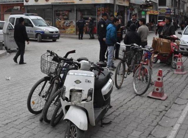 Konya'da Polis Sığınmacıların Oturduğu Mahallede Arama Yaptı