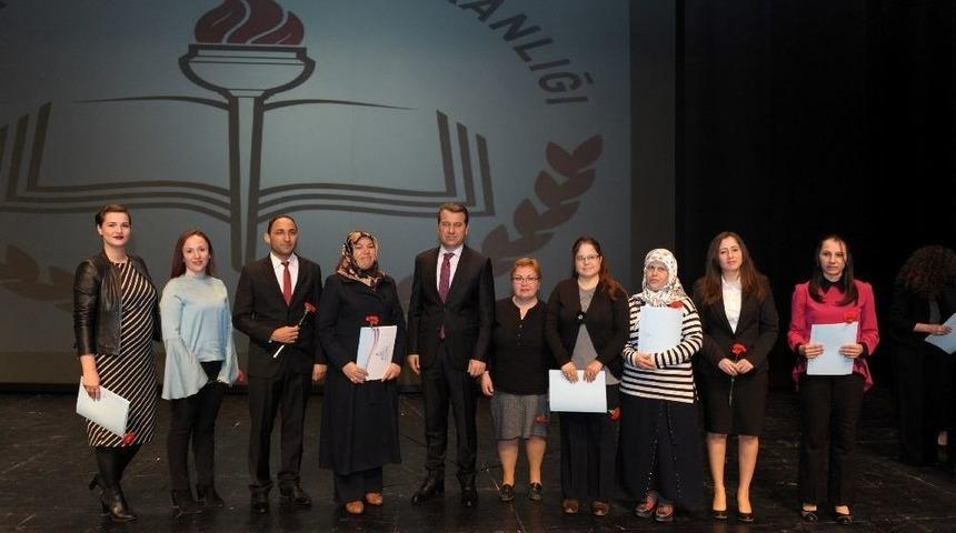 &ldquo;aile Eğitim&rdquo; Programlarına Katılan Kursiyerlere Belgeleri Verildi