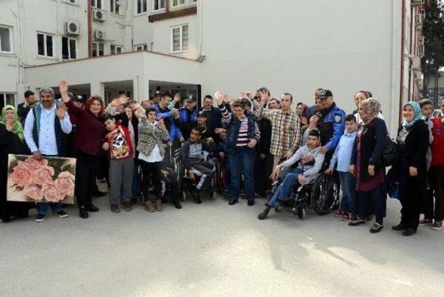 Adana'da Emniyetten Engelli Öğrencilere Gezi