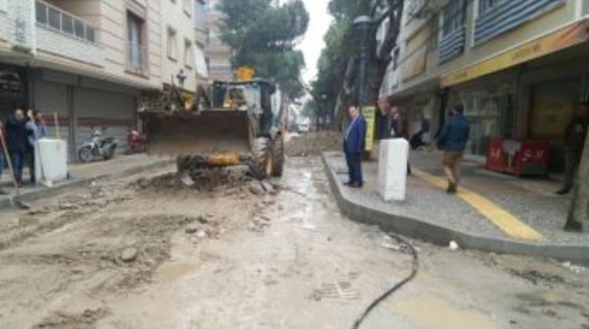 Bozulan Yollara B&uuml;y&uuml;kşehirden Hızlı M&uuml;dahale