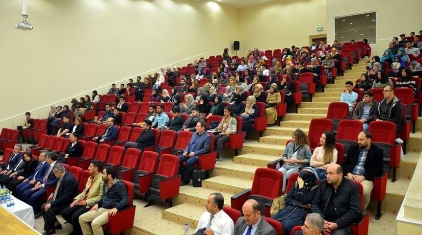 Harran &Uuml;niversitesinde Manevi Hastalıklar Ve &Ccedil;&ouml;z&uuml;m Yolları Paneli