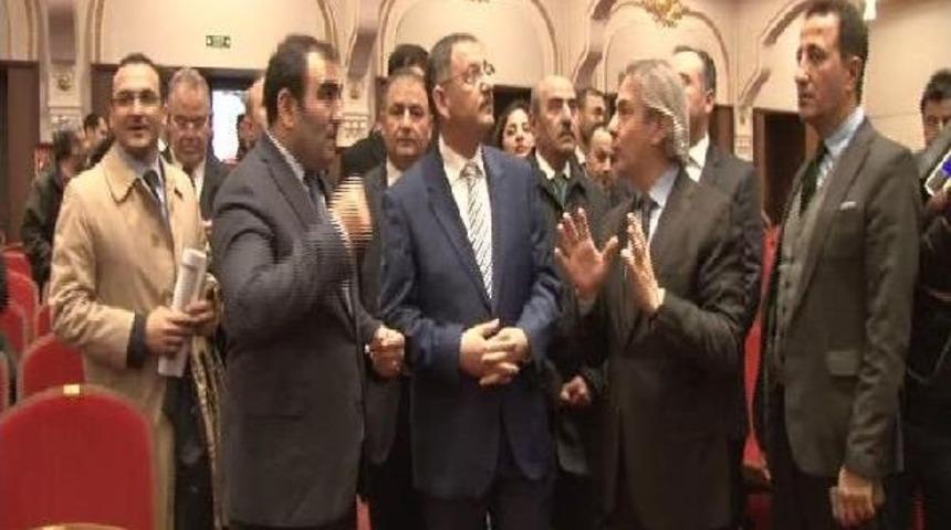 &Ccedil;evre Ve Şehircilik Bakanı &Ouml;zhaseki Yenilenen Emek Sineması'nı Ziyaret Etti