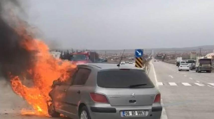 Seyir Halindeki Otomobil Alev Alev Yandı