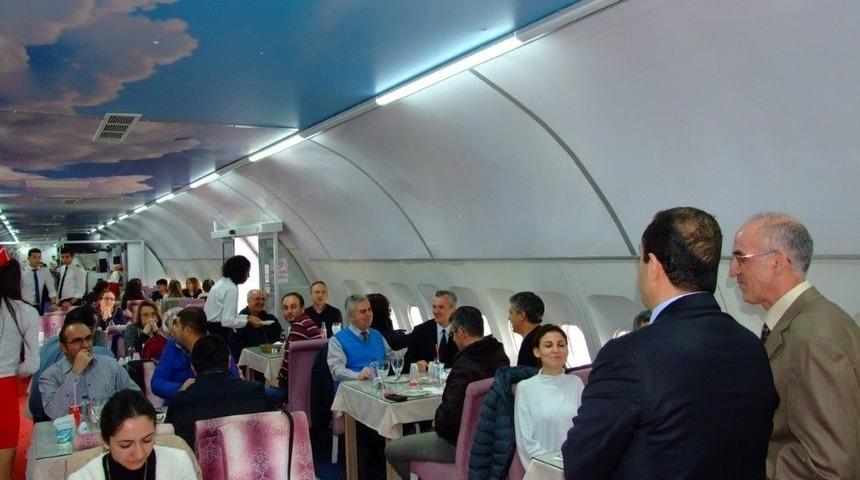 Burhaniyeli Tarımcılar U&ccedil;akta Uğurlama Yemeği Verdi