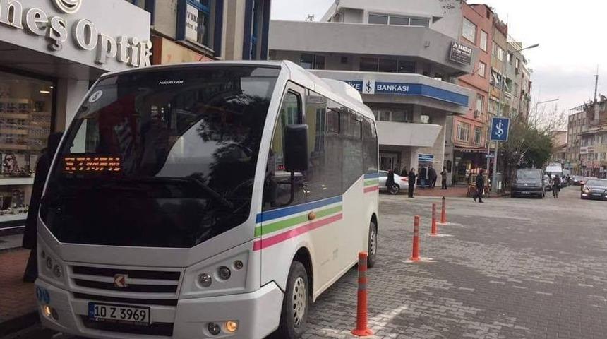 Burhaniye Cumhuriyet Meydanına Duba Montajı Yapıldı