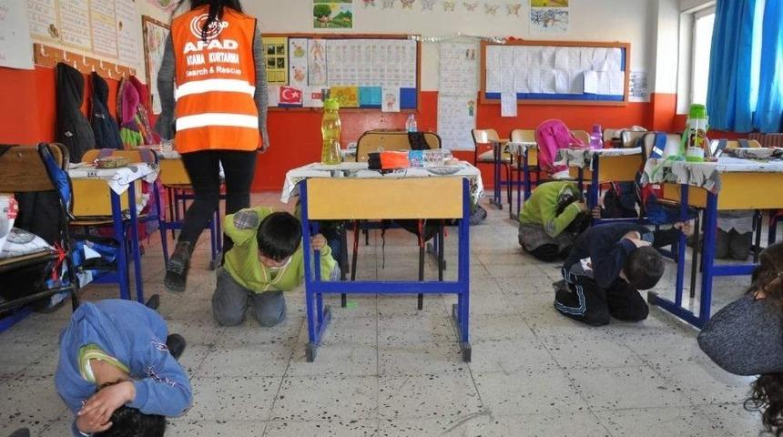 Tunceli&rsquo;de &Ouml;ğrencilere Afet Bilinci Eğitimi