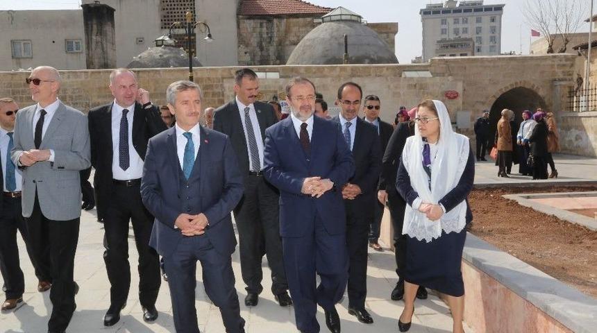 Diyanet İşleri Başkanı Mehmet G&ouml;rmez Şıh Meydanını Gezdi