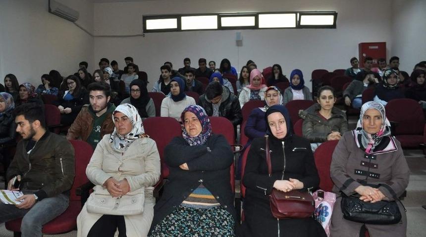 Uzmanlar Kadına Y&ouml;nelik Şiddeti Anlattı