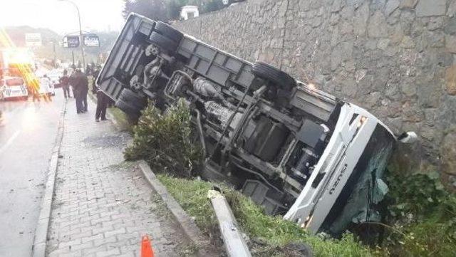 Ek Fotoğraflar //ümraniye'de Çevik Kuvvet Otobüsü Devrildi: 5 Yaralı