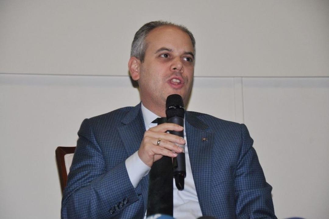 Gen&ccedil;lik Ve Spor Bakanı Kılı&ccedil; &Uuml;mraniye&rsquo;de Gen&ccedil;lerle Buluştu