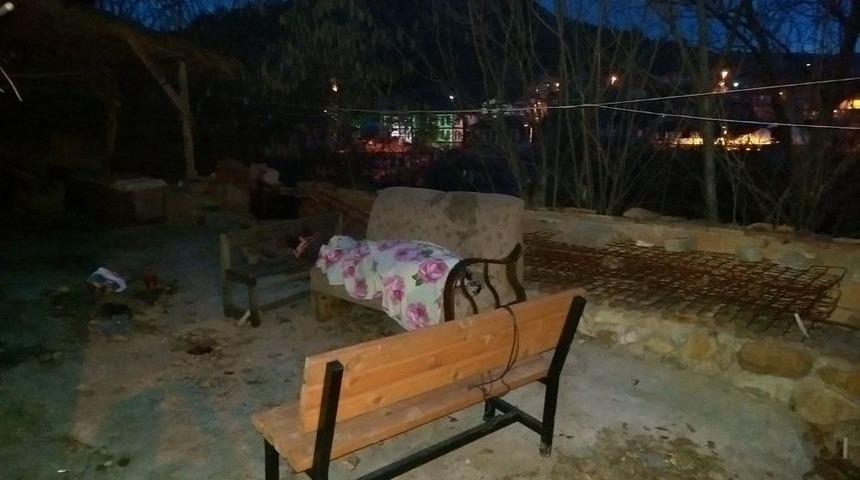 Evinin Bah&ccedil;esinde D&uuml;şen Şahıs Hayatını Kaybetti