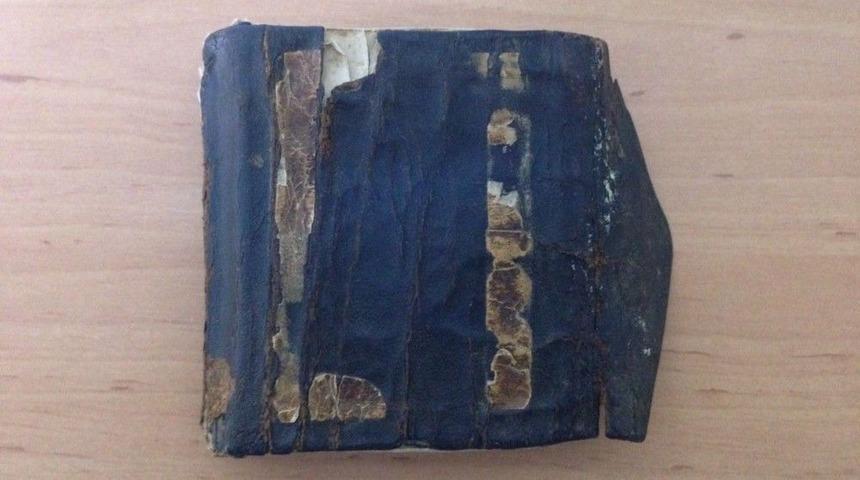 Ara&ccedil;tan Attıkları Poşetten El Yazması Kuran-ı Kerim&rsquo;i &Ccedil;ıktı