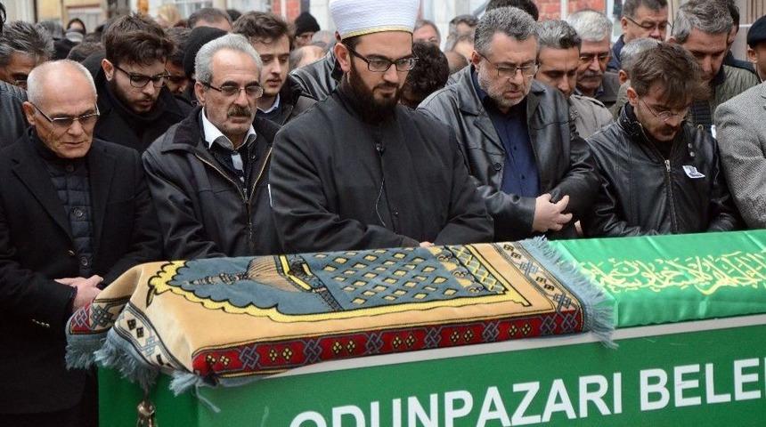 2 Arkadaş Sahte İ&ccedil;kiden Hayatını Kaybetti