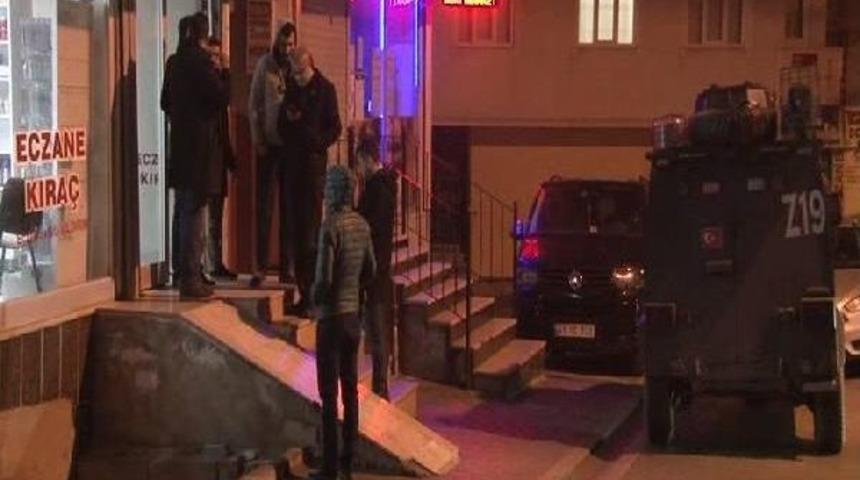 Esenyurt'ta N&ouml;bet&ccedil;i Eczane Soygunu